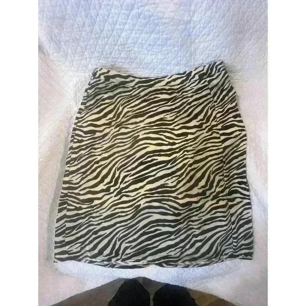 SINCERELY JULES WOMEN’S BLACK GOLD ZEBRA PATTERN SKIRT Sz. MEDIUM NEW